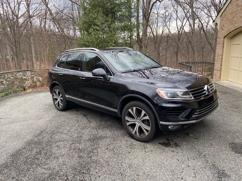 Used 2017 Volkswagen Touareg Wolfsburg Edition image 1