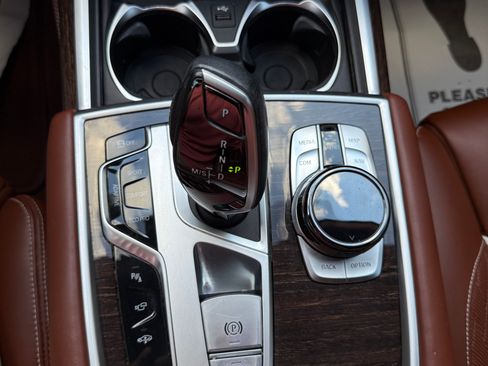 Used 2021 BMW 750i xDrive w/ Executive Package image 14