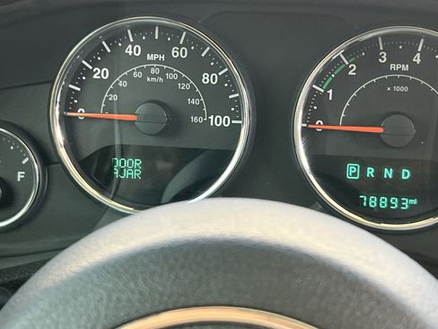 Used 2017 Jeep Wrangler Unlimited Rubicon w/ Connectivity Group image 14