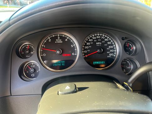 Used 2007 Chevrolet Suburban LT w/ LT Preferred Equipment Group image 12