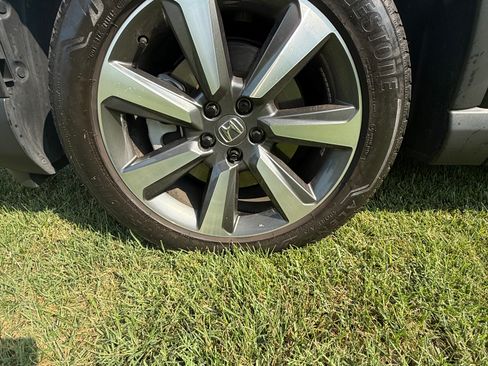 Used 2025 Honda Pilot Elite image 9