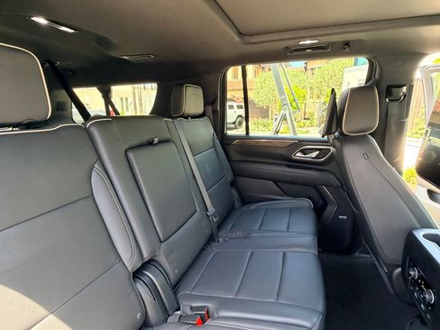 Used 2023 Chevrolet Suburban Premier w/ Advanced Technology Package AWD/4WD image 10