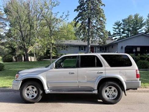 Used 2000 Toyota 4Runner Limited AWD/4WD image 4