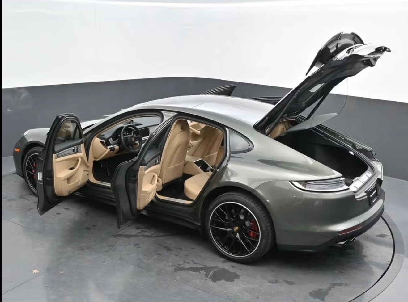 Used 2023 Porsche Panamera GTS AWD/4WD image 4