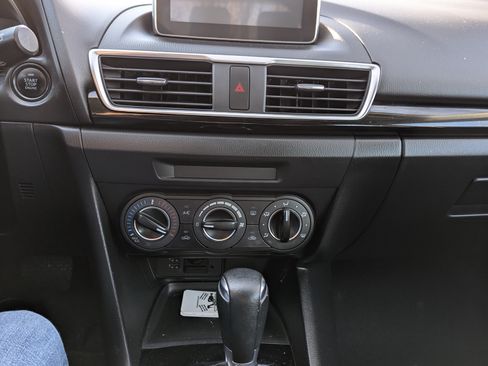 Used 2015 MAZDA MAZDA3 i Touring image 14