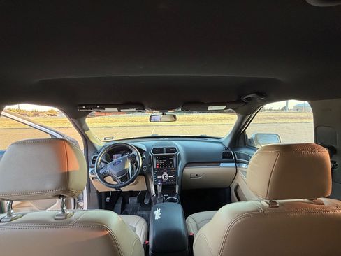 Used 2017 Ford Explorer Limited image 9