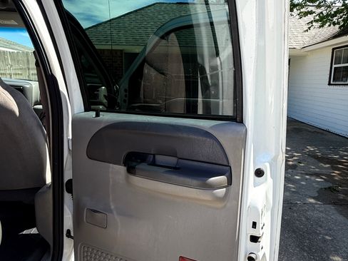 Used 2001 Ford F250 2WD Crew Cab Super Duty image 2