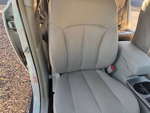 Used 2011 Subaru Outback 2.5i Premium image 8