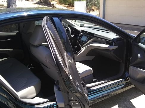 Used 2019 Toyota Camry SE image 9