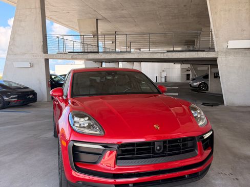 Used 2023 Porsche Macan AWD/4WD image 4