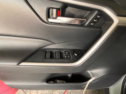 Used 2021 Toyota RAV4 XLE Premium AWD/4WD image 20