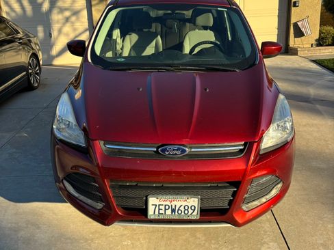 Used 2014 Ford Escape SE image 2