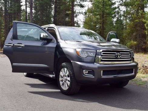 Used 2018 Toyota Sequoia Platinum image 4