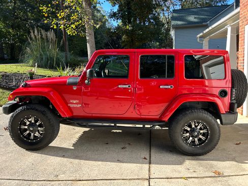 Used 2012 Jeep Wrangler Unlimited Sahara image 6