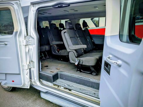 Used 2016 Ford Transit 350 XLT image 9