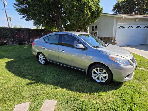 Used 2014 Nissan Versa SL w/ Tech Package image 1