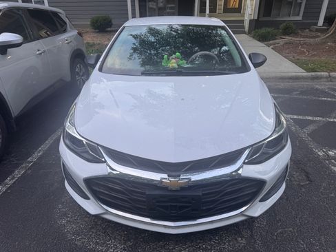 Used 2019 Chevrolet Cruze LT w/ Convenience Package FWD image 1