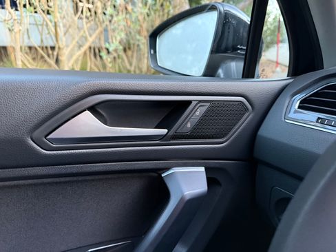 Used 2021 Volkswagen Tiguan S image 11