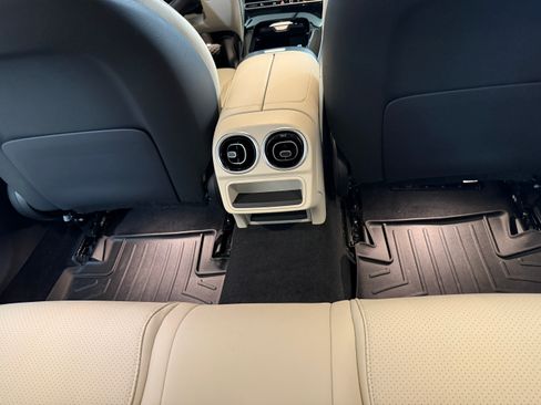 Used 2024 Mercedes-Benz C 300 Sedan image 19