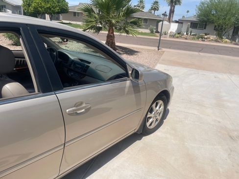 Used 2005 Toyota Camry XLE image 4