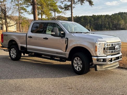 Used 2024 Ford F250 XLT image 2