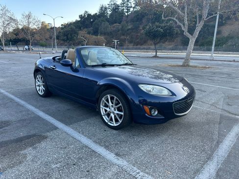 Used 2011 MAZDA MX-5 Miata Grand Touring w/ Premium Pkg image 2