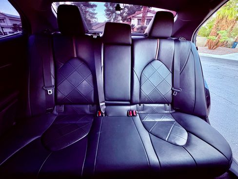 Used 2018 Toyota Camry XLE image 22