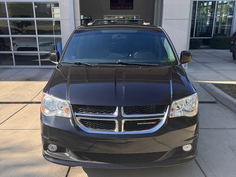 Used 2017 Dodge Grand Caravan SXT w/ Driver Convenience Group image 1