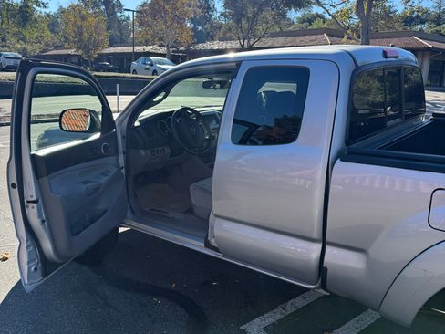 Used 2007 Toyota Tacoma PreRunner image 8