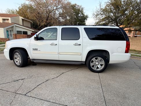 Used 2011 GMC Yukon XL SLT w/ Texas Edition image 9