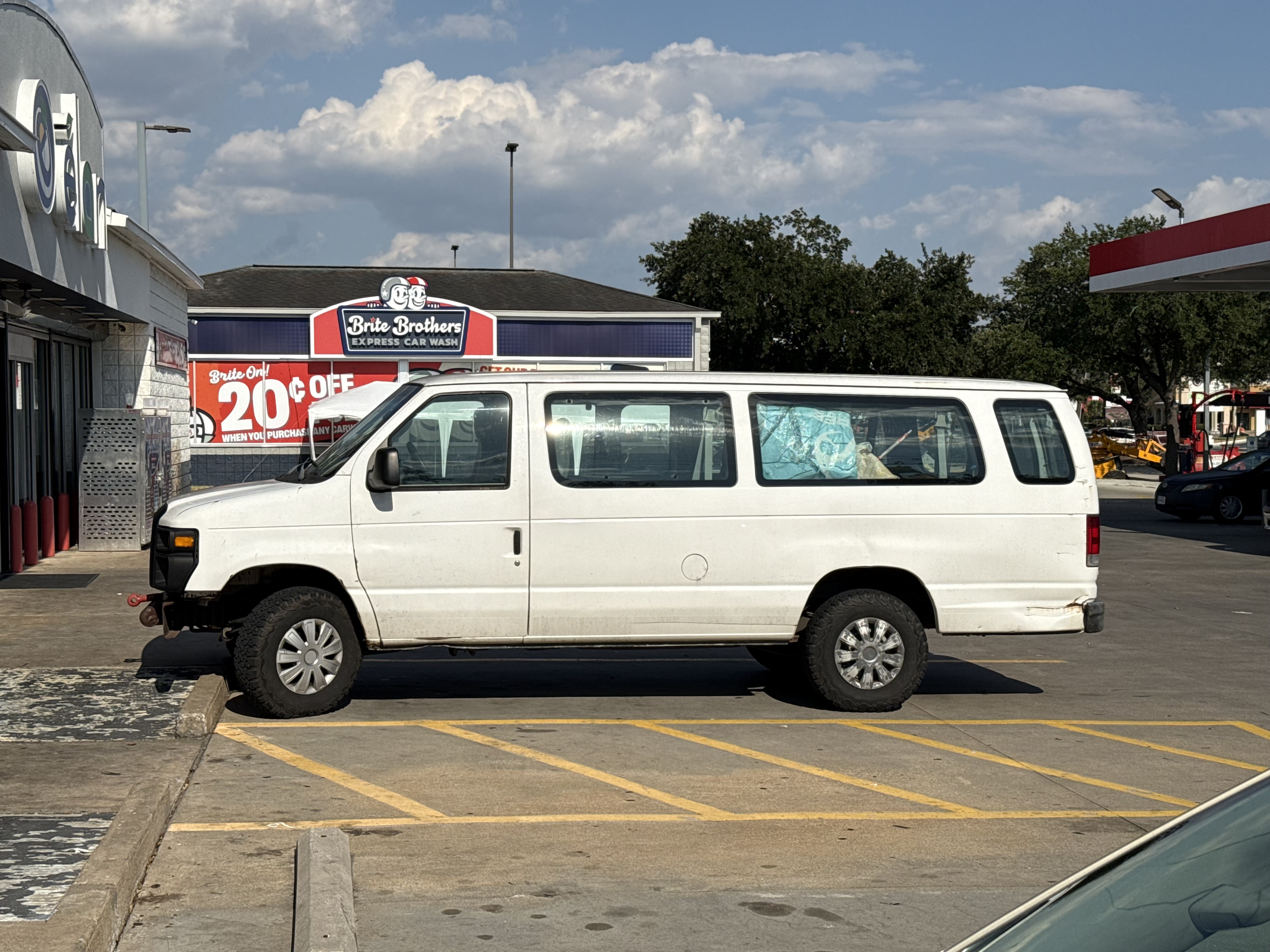 Used 2011 Ford E-350 and Econoline 350 XL w/ PWR Windows & Locks Group RWD image 1