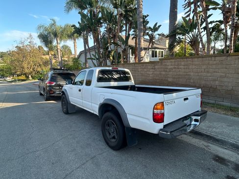 Used 2004 Toyota Tacoma PreRunner w/ Convenience Pkg RWD image 11