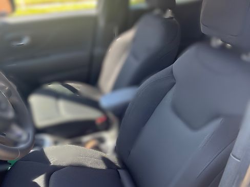 Used 2022 Jeep Renegade Sport w/ Sport Appearance Group image 10