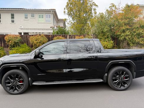 Used 2025 GMC Sierra EV Denali image 1