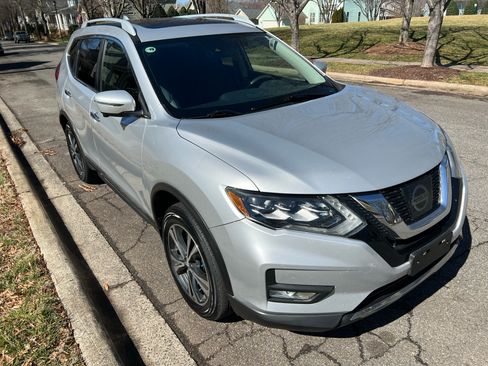 Used 2017 Nissan Rogue SL w/ SL Premium Package image 5