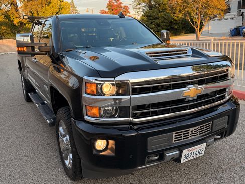 Used 2019 Chevrolet Silverado 2500 High Country w/ Duramax Plus Package AWD/4WD image 1