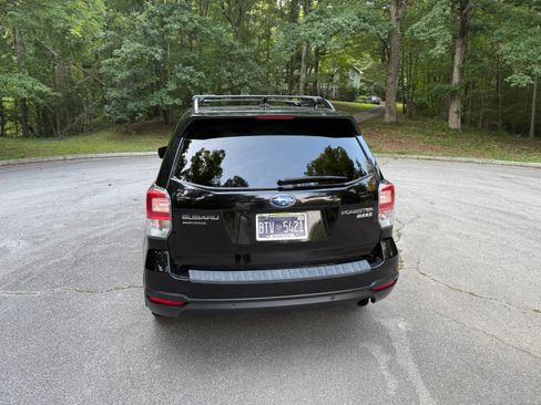 Used 2017 Subaru Forester 2.5i Touring AWD/4WD image 2
