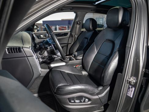 Used 2020 Porsche Cayenne Sport Utility 4D image 24