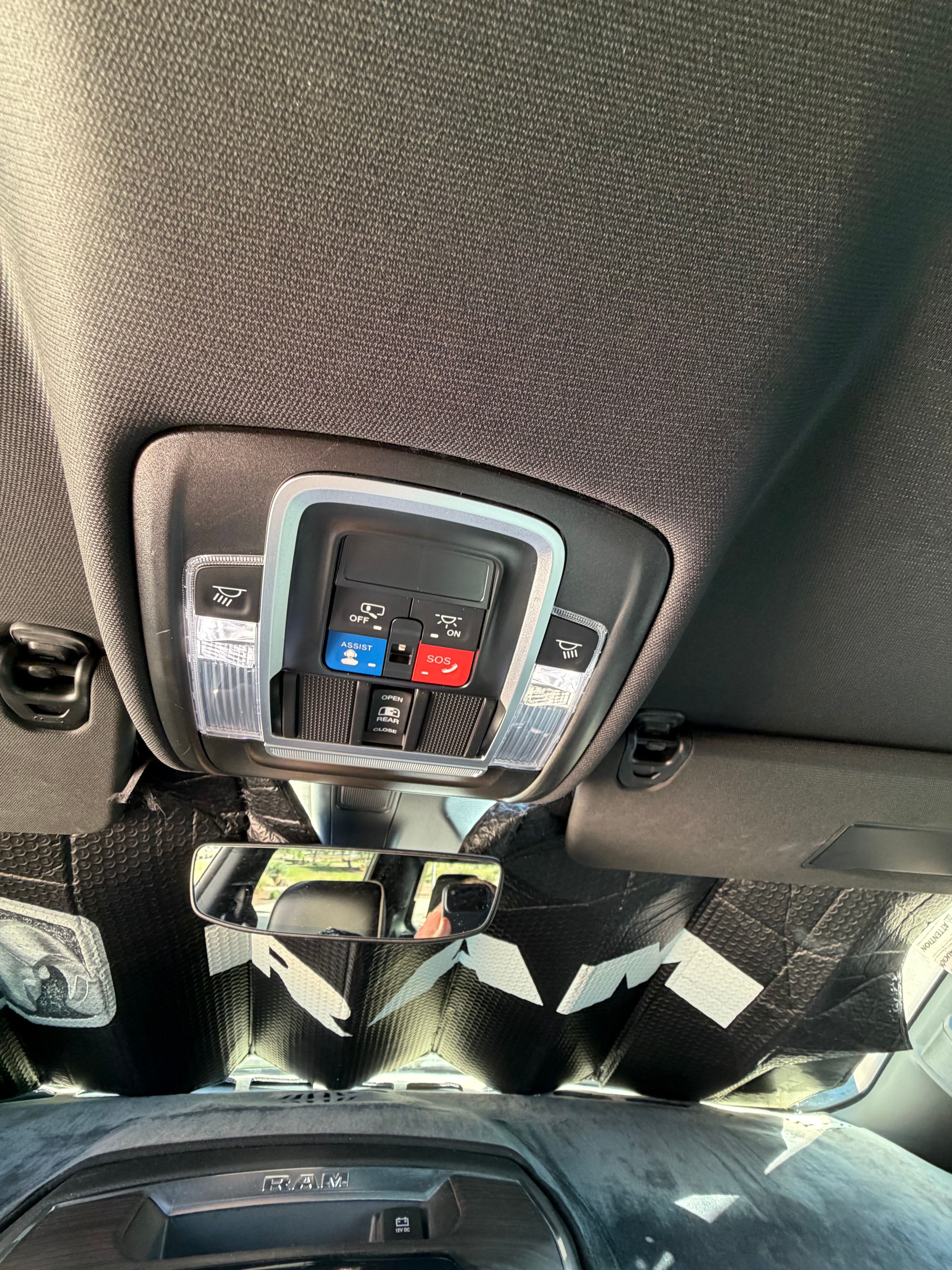 Used 2025 RAM 1500 Laramie AWD/4WD image 12