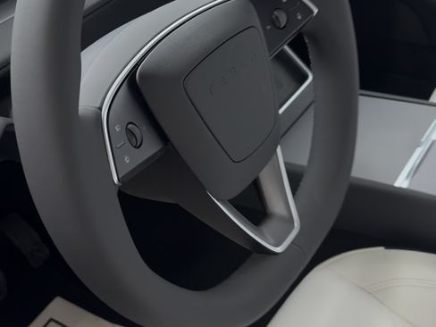 Used 2026 Tesla Model Y Long Range image 6