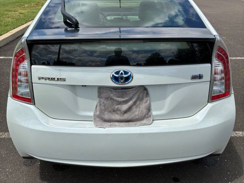 Used 2012 Toyota Prius Four w/ Deluxe Solar Roof Pkg FWD image 5