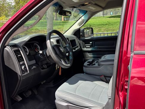 Used 2019 RAM 1500 Express w/ Express Value Package image 10
