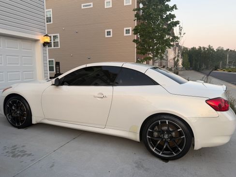 Used 2010 INFINITI G37 Convertible w/ Premium Pkg RWD image 6