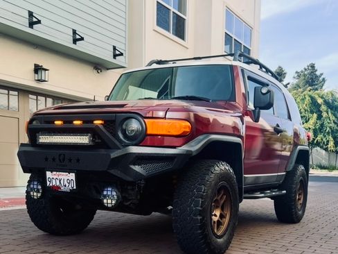 Used 2008 Toyota FJ Cruiser Sport Utility 2D w/ Upgrade Pkg 1 image 1