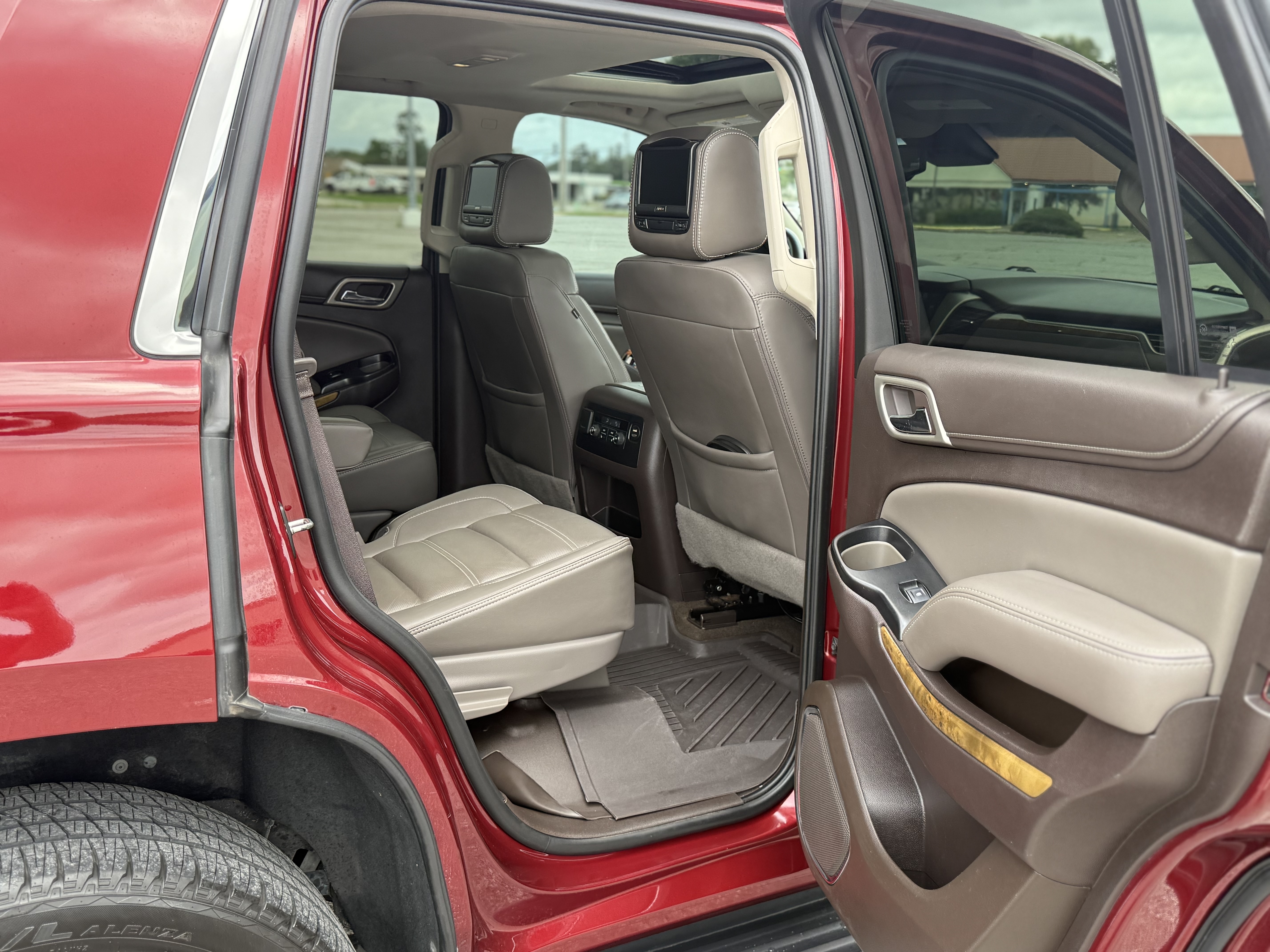 Used 2017 GMC Yukon Denali RWD image 18