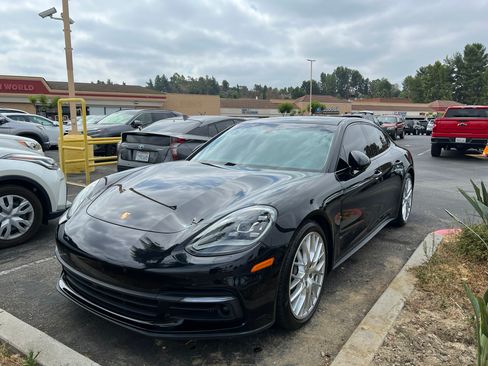 Used 2018 Porsche Panamera 4S image 2