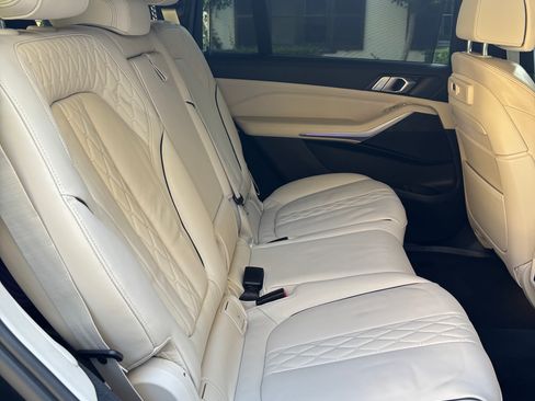 Used 2022 BMW X7 xDrive40i w/ Executive Package image 8