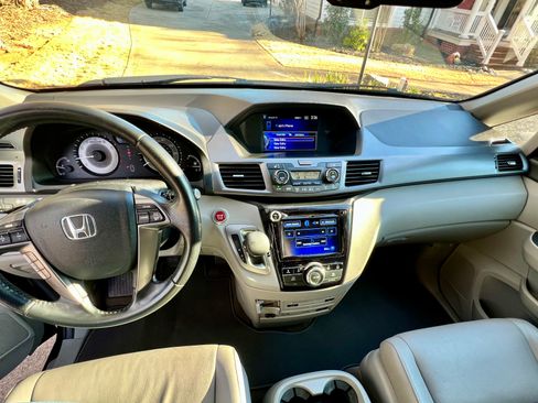 Used 2014 Honda Odyssey EX-L image 17
