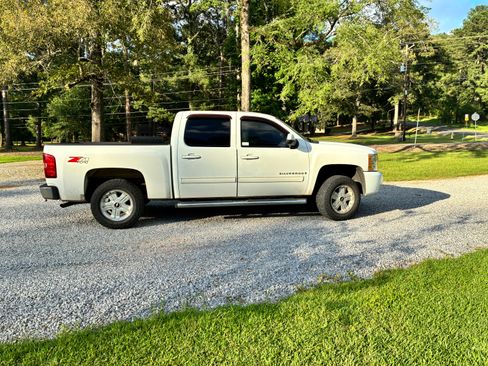 Used 2009 Chevrolet Silverado 1500 LTZ w/ Safety Package AWD/4WD image 2