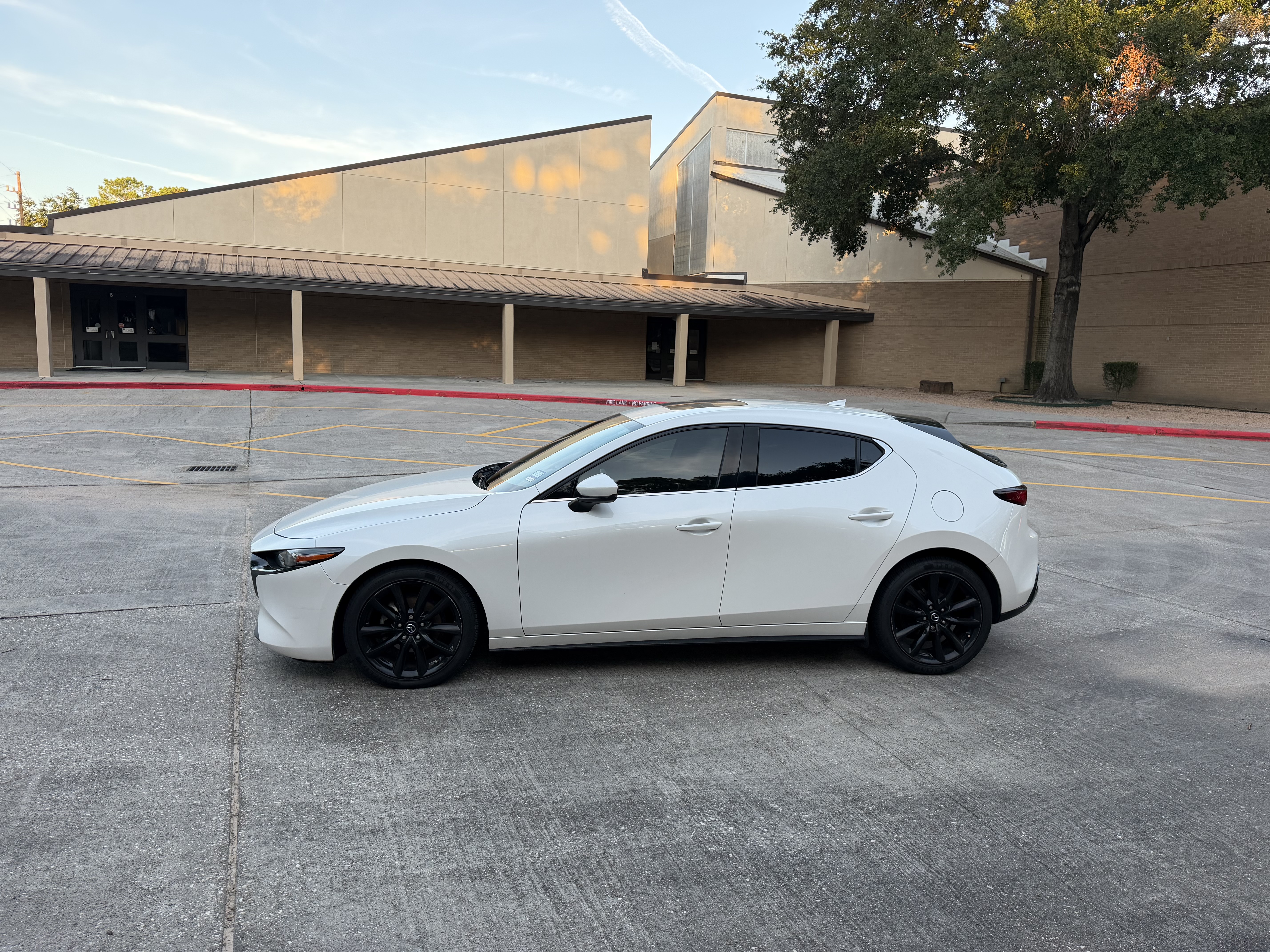 Used 2019 MAZDA MAZDA3 Hatchback w/ Premium Package FWD image 6